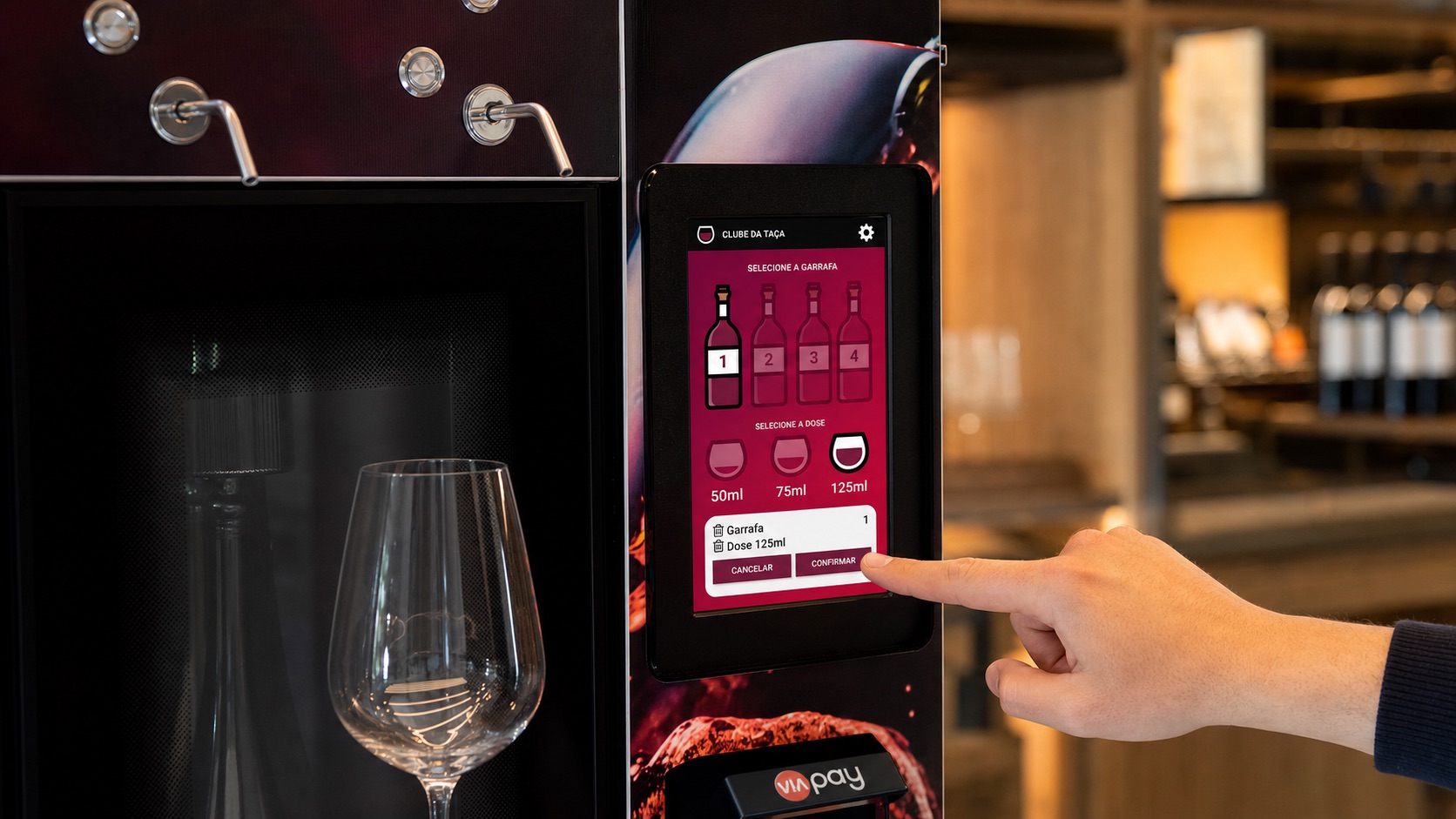 Vending Machine de Taças de Vinho para o Clube da Taça